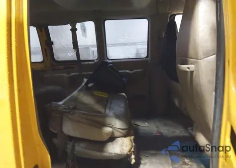 2004 Chevrolet Express from USA, damaged, VIN 1GNFG15X341112316